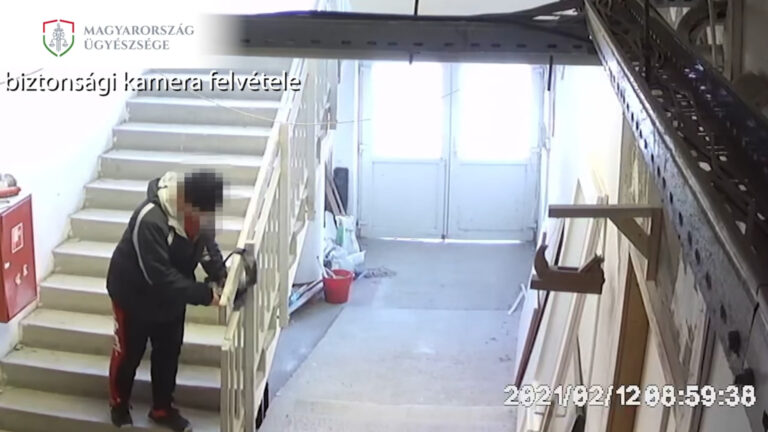 Asztalosműhelyből lopott