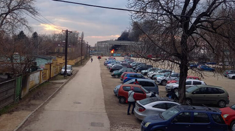 Felújítás közben csaptak fel a lángok a sportcsarnoknál