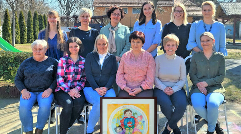 Körmöci Katalin vándordíjat kapott a dorogi Zrínyi óvoda