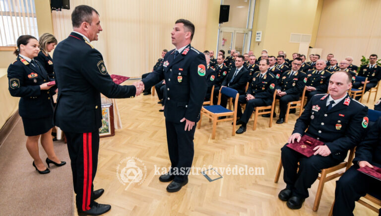 Elismerést kapott Adolf Péter tűzoltó