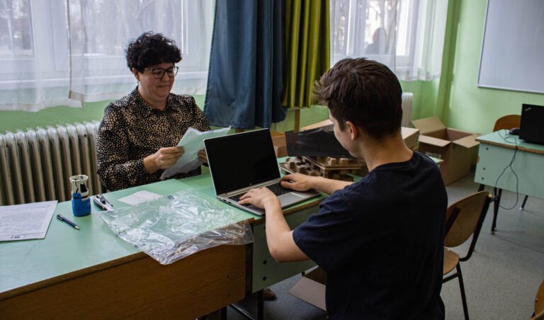 Laptopokat kaptak a gimnazisták Dorogon is