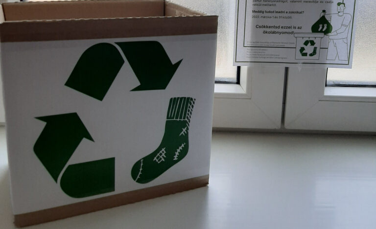 Lyukas zoknikat gyűjtenek Pilismaróton
