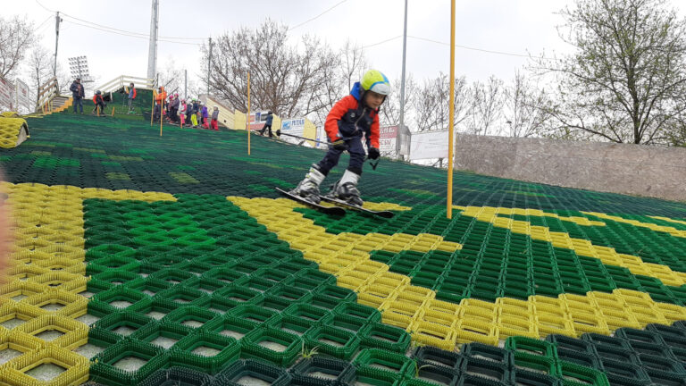 Szezonzáró síversenyt rendeztek Dorogon