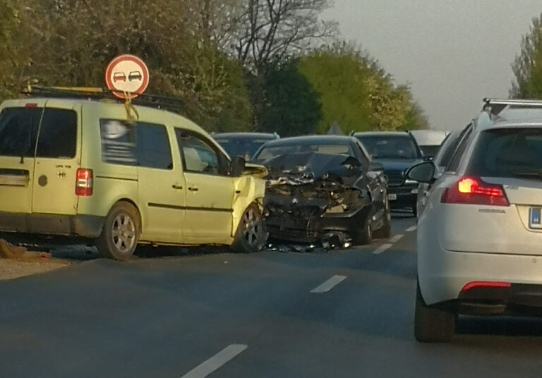 Tragédia történt a 10-es úton