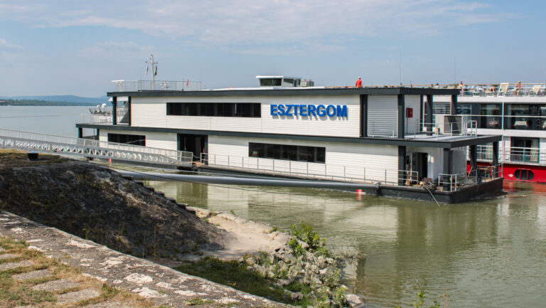 Csaknem egymilliárd forintból újultak meg dunai kikötők