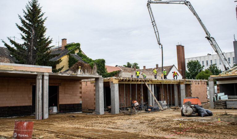 2023 év elejére készülhet el Esztergom új piaca