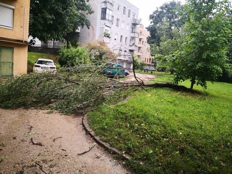 Sok munkát adott a tűzoltóknak a felhőszakadás