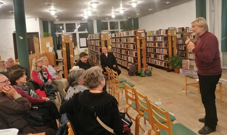 Könyvbemutató Esztergomban: Akit meggyfakirálynak neveztek