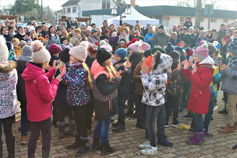Adventi vásárt rendeztek Bajnán