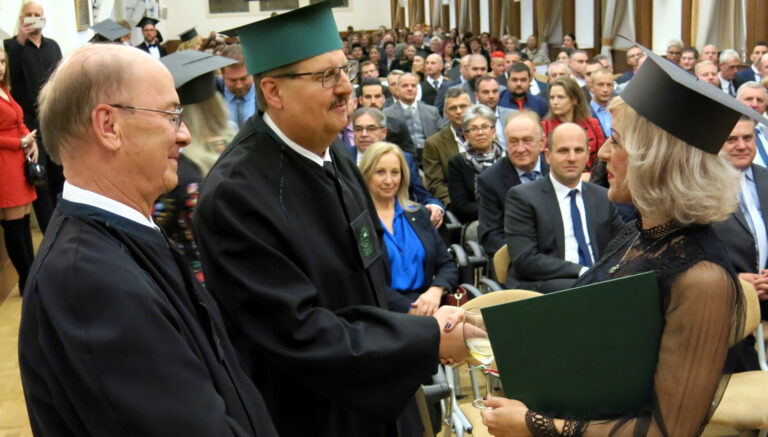 Mesteravatót tartott a kamara Esztergomban