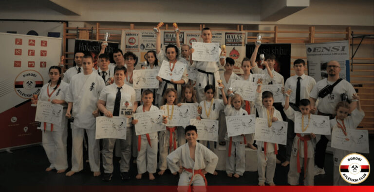 Kiválóan szerepeltek a dorogi karatékák
