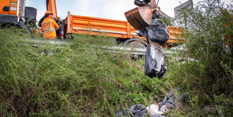 105 tonna hulladék gyűlt össze a Magyar Közút szemétszedési akcióján