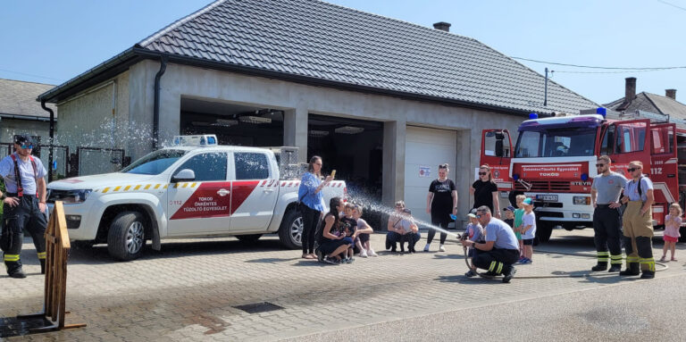 Nyitott szertárkapukkal várták a gyerekeket vármegyénkben