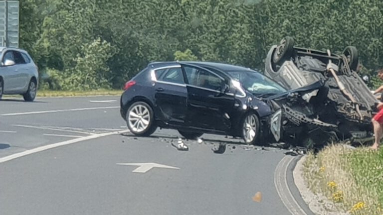 Összeütközött két autó a 117-esen