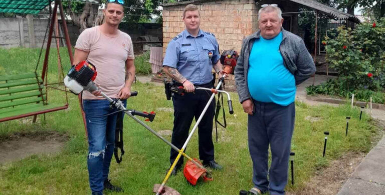 Villámgyorsan eladták a lopott fűkaszákat, de végül lebuktak