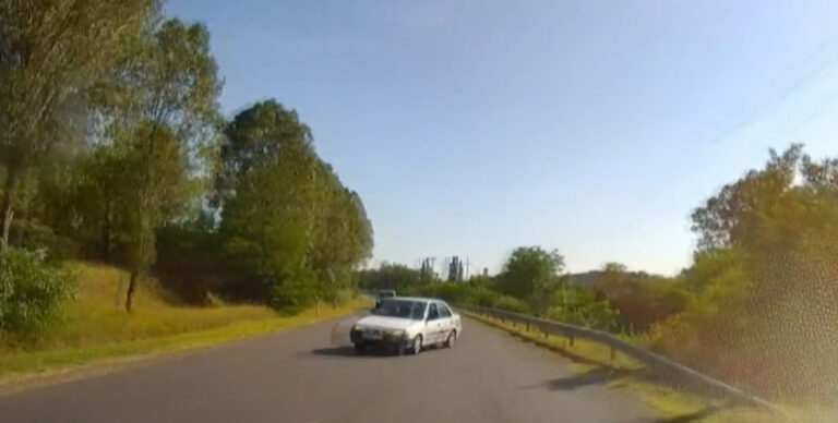 A duda ébresztette az elbóbiskoló sofőrt