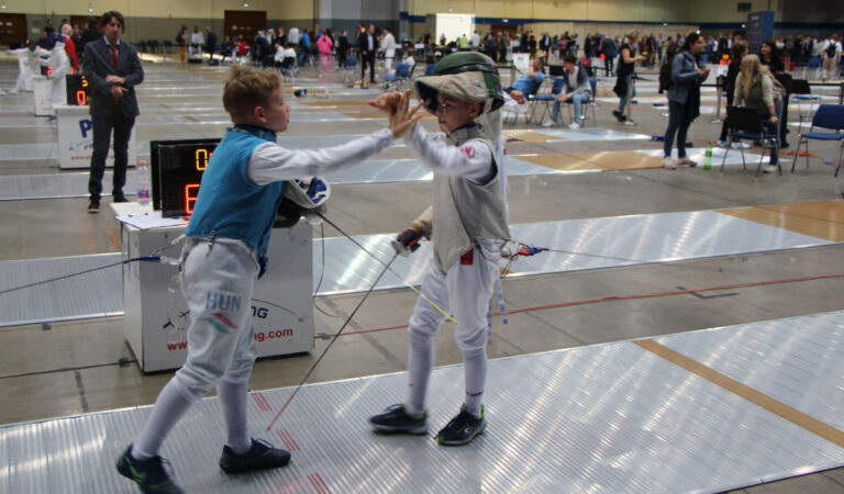 A vívás iránt érdeklődő gyerekeket várják Esztergomba és Piliscsabára