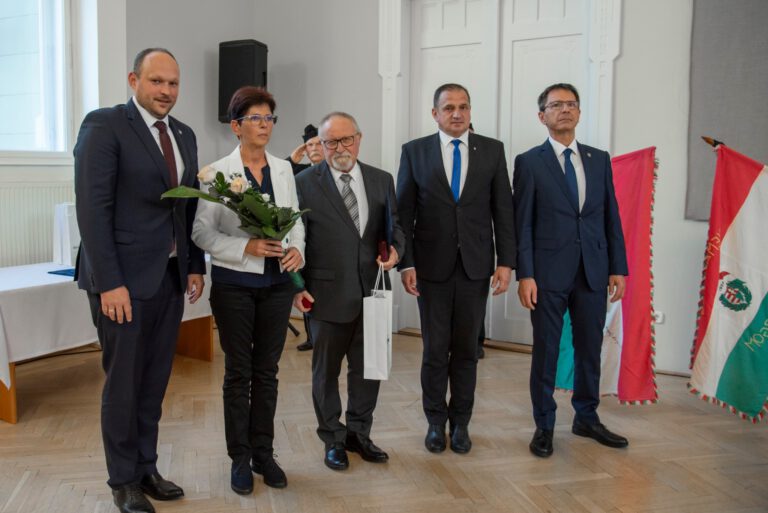 „Pro Urbe Esztergom” kitüntető címet kapott Besey László