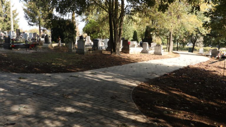 Temető fejlesztés Dorogon: járdák, utak készültek