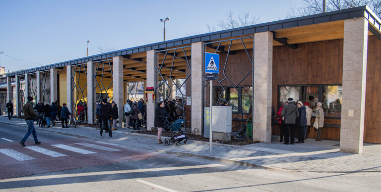 Átadták az Ötház Piacot