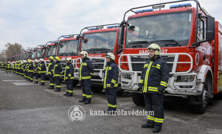 Új járművek érkeztek vármegyénk tűzoltóságaihoz
