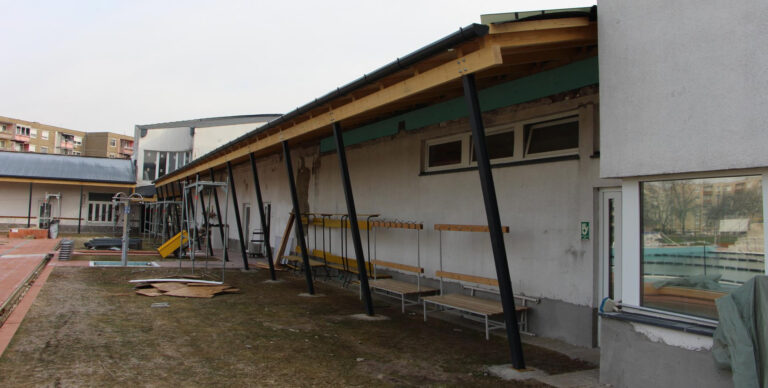 Energetikai és esztétikai megújulás az uszodában