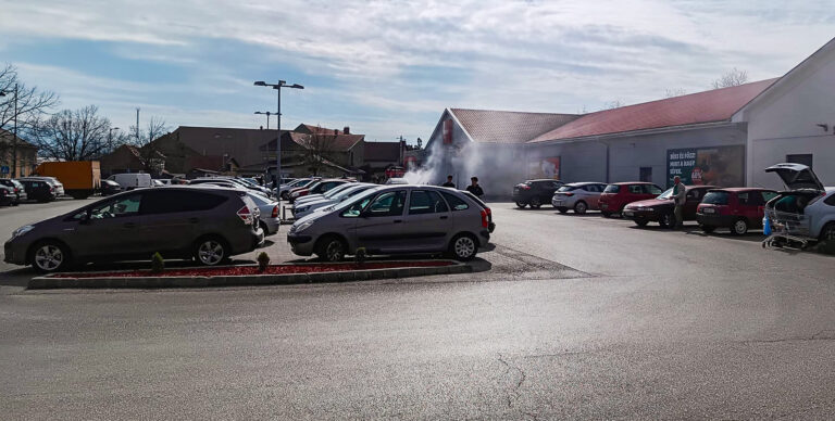 Kigyulladt egy autó Dorogon