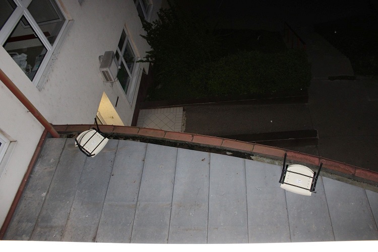 Az esztergomi kórház dolgozóit bántalmazta