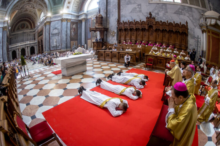 Papszentelést tartottak Esztergomban