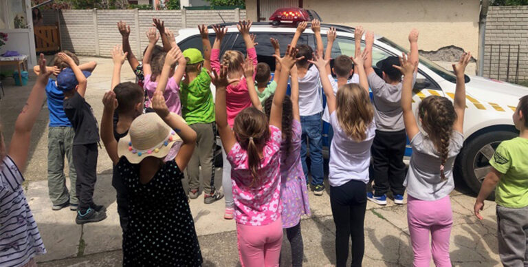 Ovi-Zsaru programot rendeztek Táton