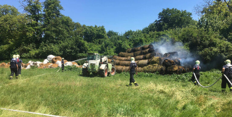 Tartanak az aratási munkálatok, fokozott a tűzveszély!