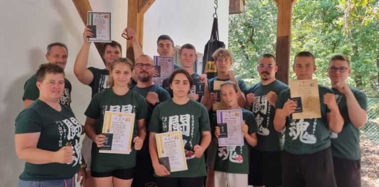 Edzőtáboroztak dorogi karatékák