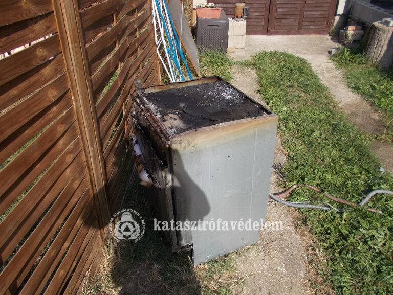 Szerdán Dágra és Neszmélyre vonultak a tűzoltók