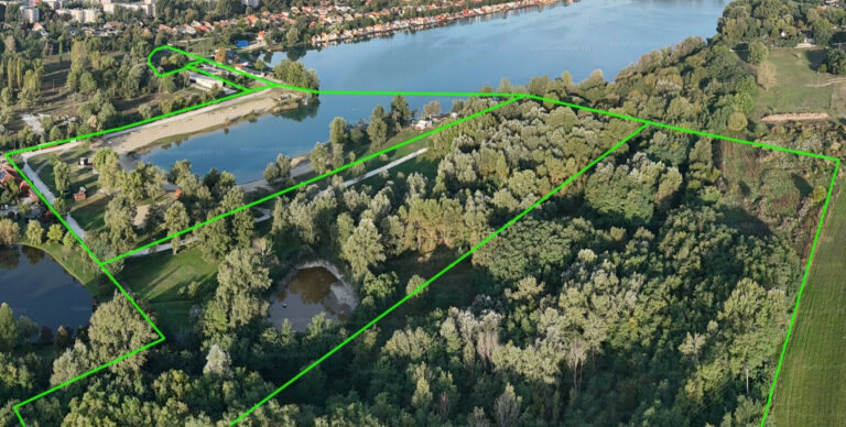 Most 800 millióért vehet magának egy saját strandot a Palatinus-tónál