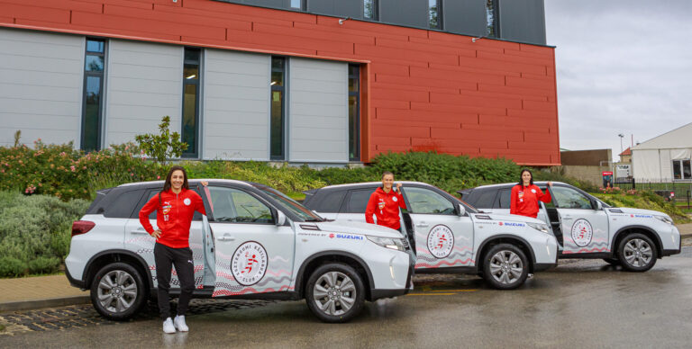 Suzukikkal tartanak az élmezőny felé az esztergomi kézilabdások