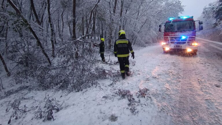 Sok riasztást kaptak a vármegye tűzoltói