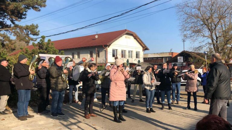Libanapot tartottak a dorogi piacon