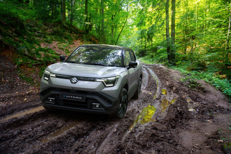 A Suzuki bemutatta első elektromos járművét, az e-VITARA-t