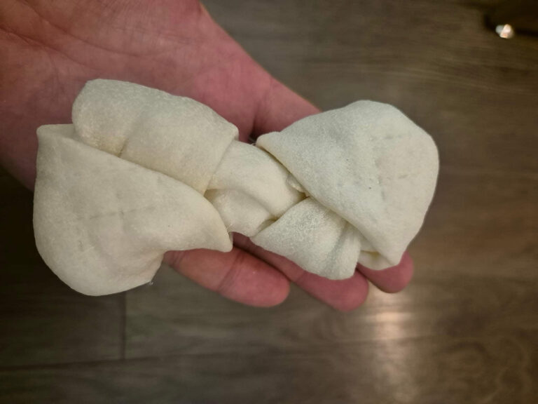 Figyelmeztet az állatorvos: Ne add ezt a préselt csontot a kutyádnak!