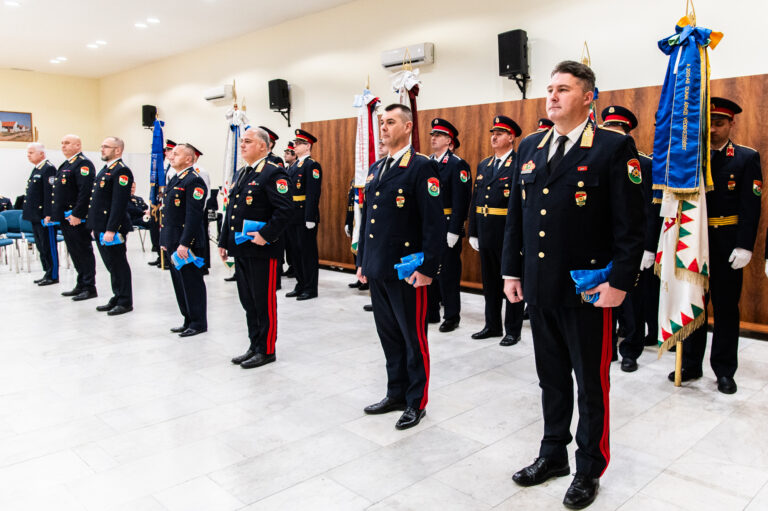 Zászlószalagot kapott a Vármegyei Katasztrófavédelmi Igazgatóság