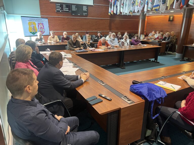 Színes programok várnak a vármegye időseire