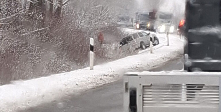 Több baleset is történt a csúszós utakon