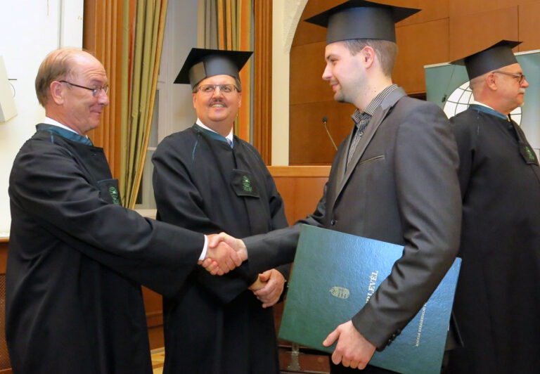 A kamaránál 45 szakmában lehet jelentkezni mesterképzésre