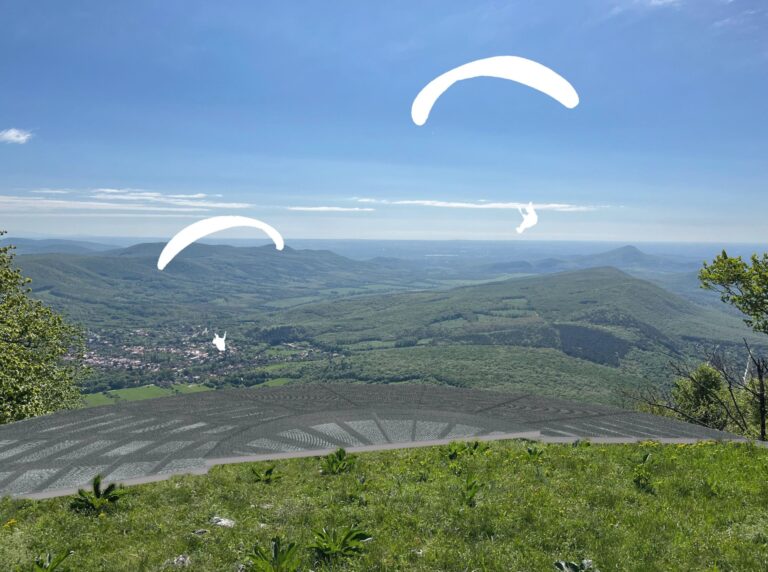 Siklóernyős elugrópontot és tanösvényt létesítenek a Pilis-tetőn