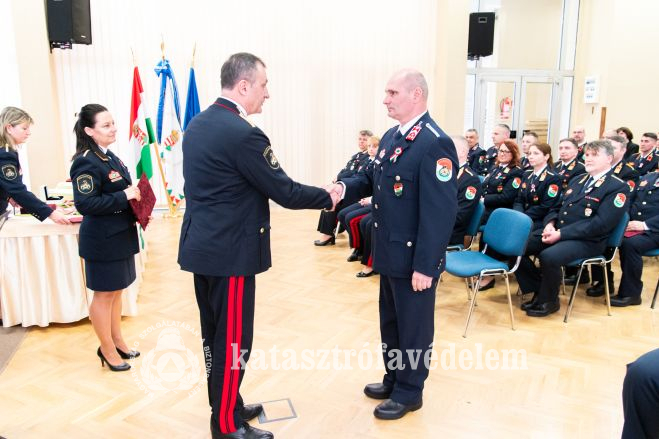 Rangos elismerést vehetett át egy esztergomi tűzoltó