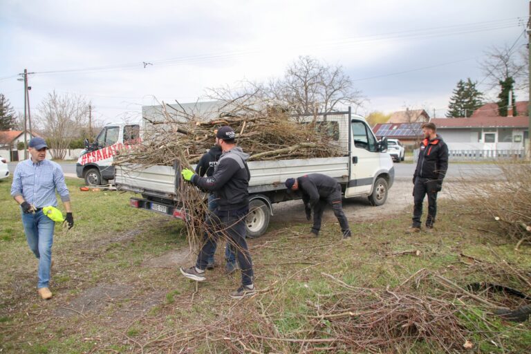 Tavaszi takarítást szerveztek Tokod-Üveggyárban