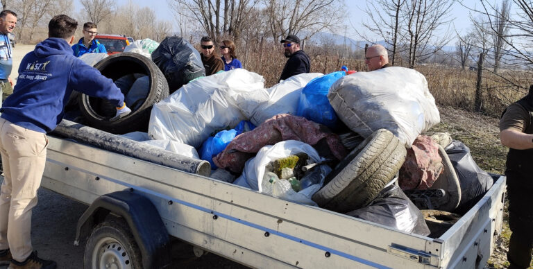 Horgászok szedtek szemetet Esztergomban