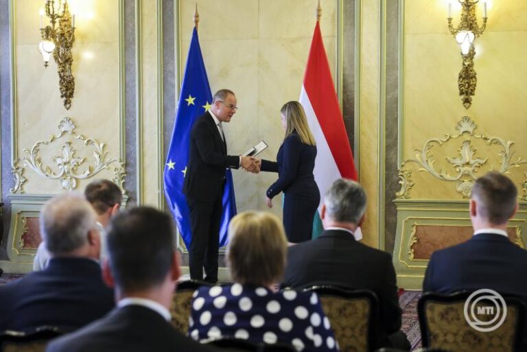 Vis maior támogatásról szóló oklevelet vehetett át térségünk több településének vezetője