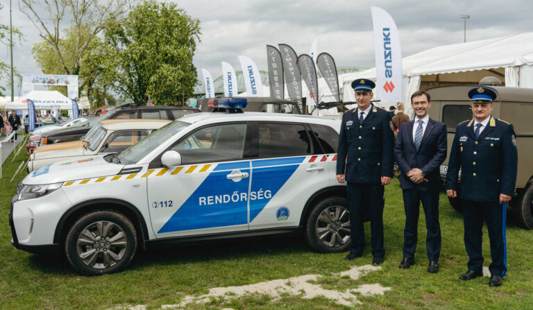 Új Suzuki Vitarával erősít az esztergomi rendőrség