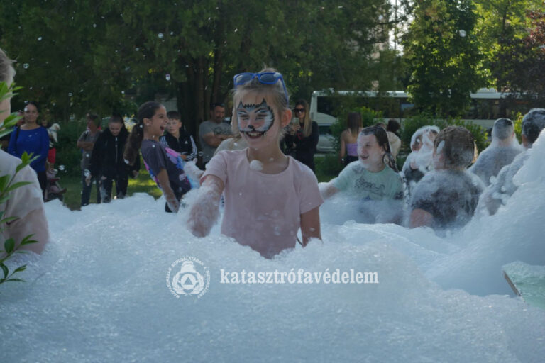 Nyitott kapukkal várták a tűzoltók az érdeklődőket vármegye szerte